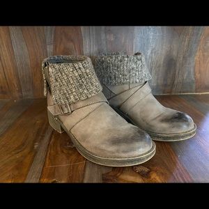 Distressed Rocket Dog boots